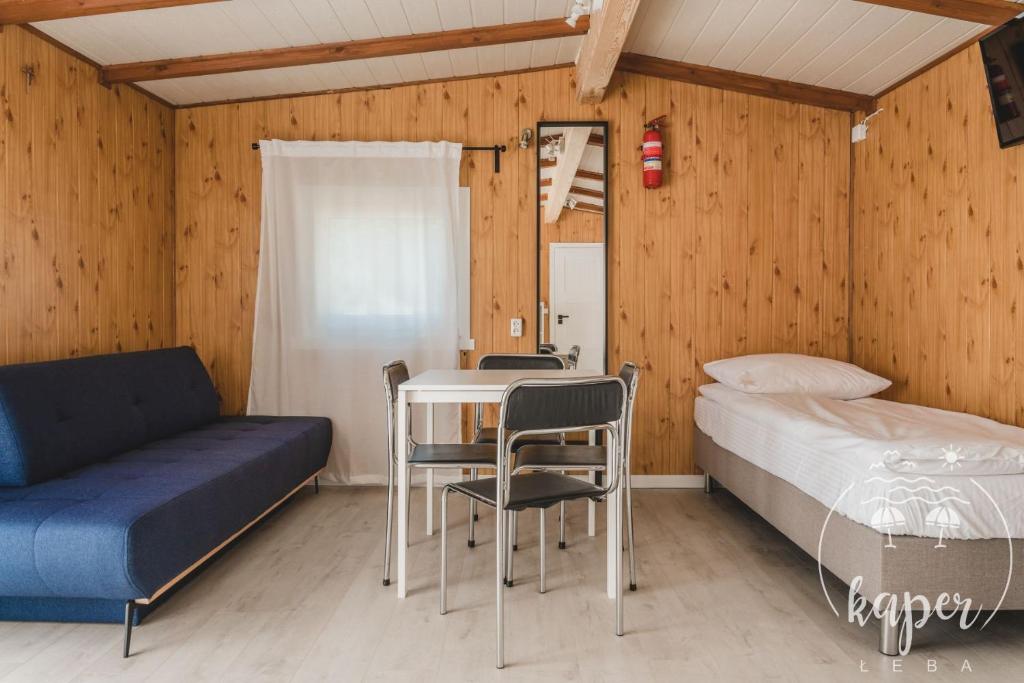 Postel nebo postele na pokoji v ubytování Kaper Łeba - Domki Nad Morzem