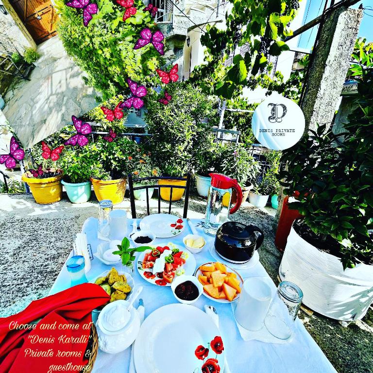 Denis House - Private Rooms & Guesthouse Gjirokastra - Image 3