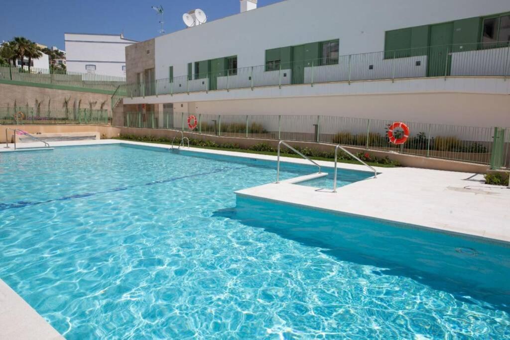 Swimming pool sa o malapit sa Apartment Rosa - Brand new 2 bedroom apartment in Cantal Homes, Ventanicas, Mojacar