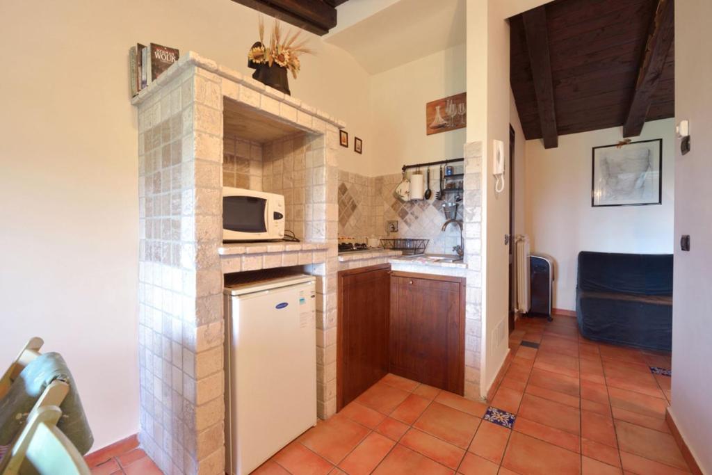 Kuchyň nebo kuchyňský kout v ubytování Il Casale Delle Ginestre