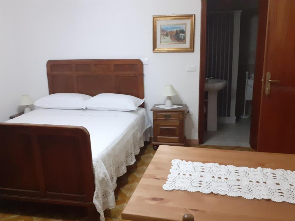 a bedroom with a large bed and a wooden floor at B&B Casa za CLARA in Aieta