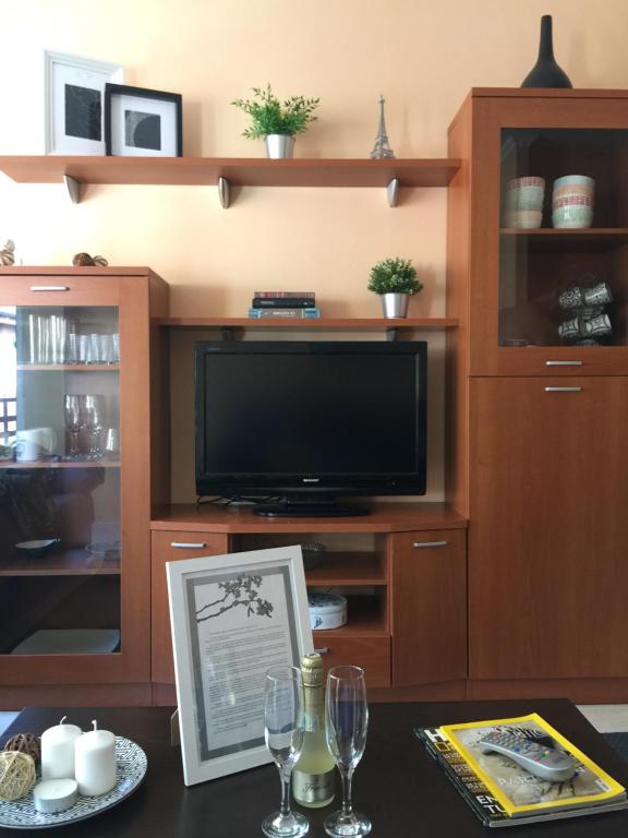 A television and/or entertainment centre at Apartamento Puerto de Foz