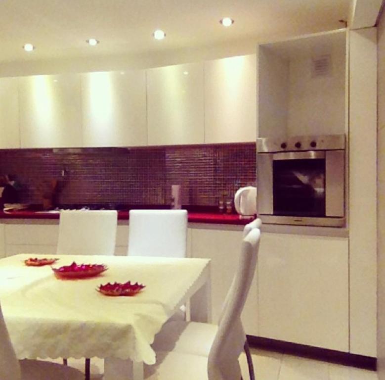 a kitchen with a white table with chairs and a microwave at Tagle-Recoleta in Buenos Aires