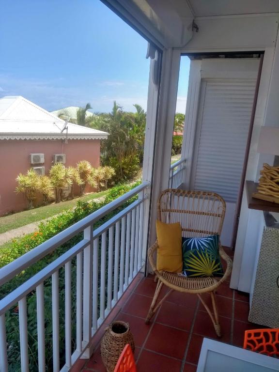 Balcone o terrazza di Jolie studio meublé avec petite vue mer