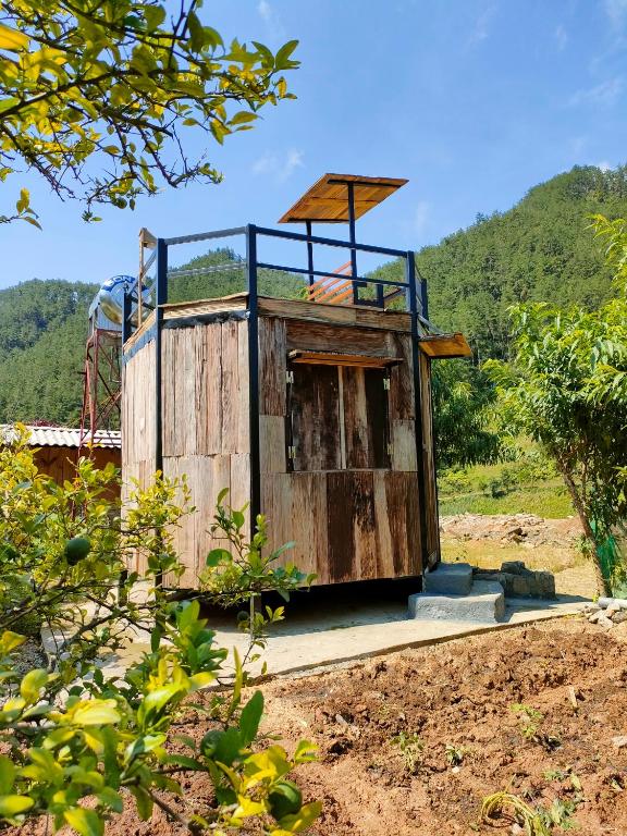 a small wooden building in the middle of a field at Mu Cang Chai Hostel in Mù Cang Chải