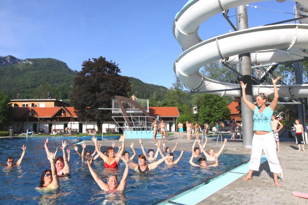 Bazén v ubytování Wohlfühlhotel Goiserer Mühle nebo v jeho okolí