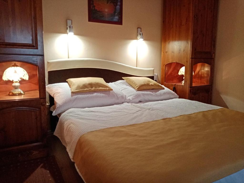 Posteľ alebo postele v izbe v ubytovaní Jázmin-Szieszta Apartmanház Balatonfüred