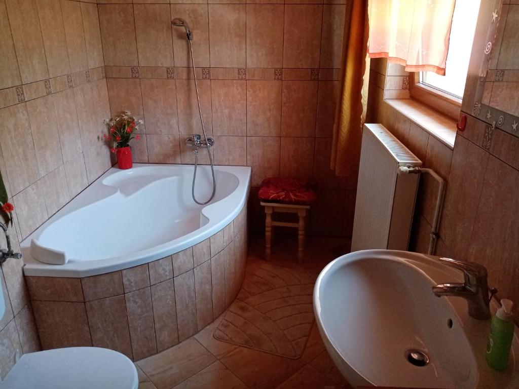 Kúpeľňa v ubytovaní Jázmin-Szieszta Apartmanház Balatonfüred