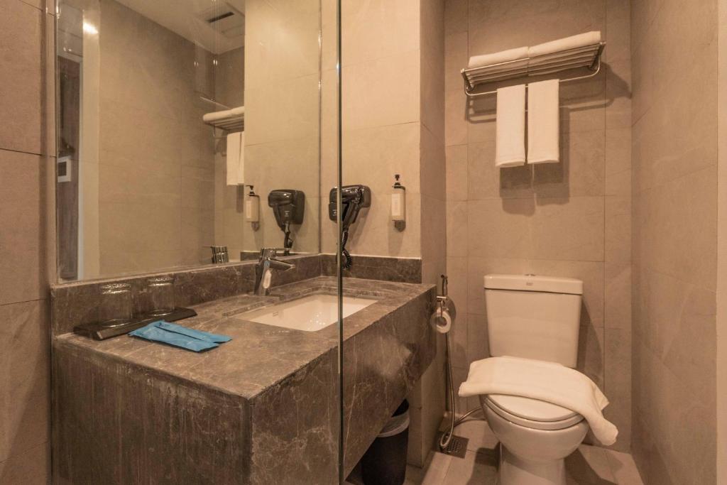 Koupelna v ubytování Bayfront Hotel Cebu Capitol Site