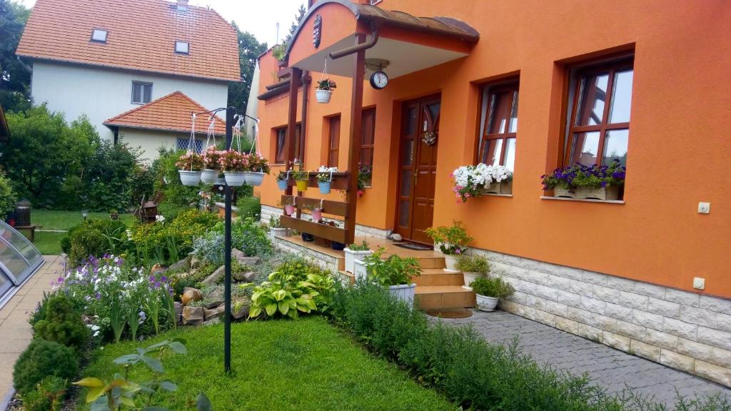 Zahrada ubytování Aranyeső Vendégház Csorbai