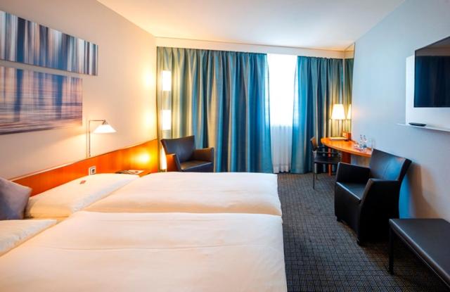 Postel nebo postele na pokoji v ubytování Hotel Metropol Basel