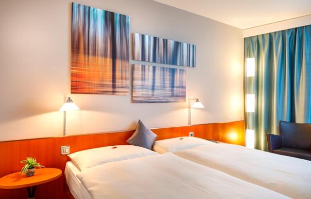 Postel nebo postele na pokoji v ubytování Hotel Metropol Basel