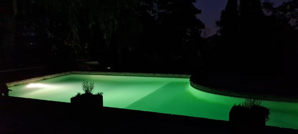 Bazén v ubytování La Casita de Navacerrada nebo v jeho okolí