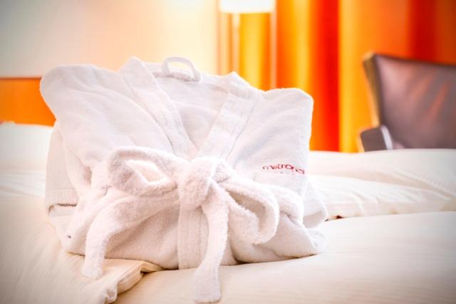 Postel nebo postele na pokoji v ubytování Hotel Metropol Basel