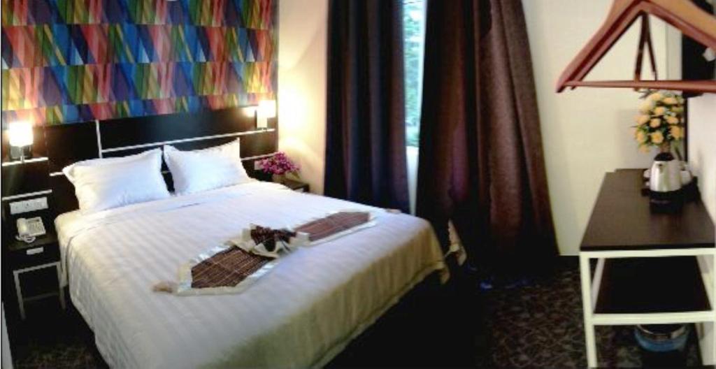 Postel nebo postele na pokoji v ubytování K Garden Hotel Parit Buntar