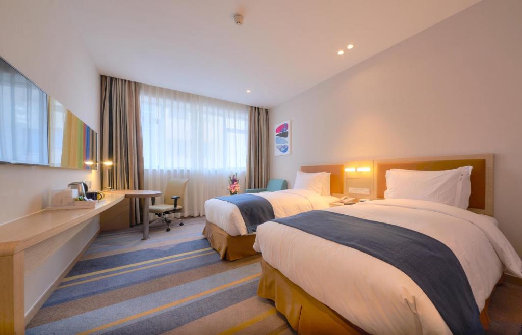 Postel nebo postele na pokoji v ubytování Holiday Inn Express Shanghai Zhenping by IHG