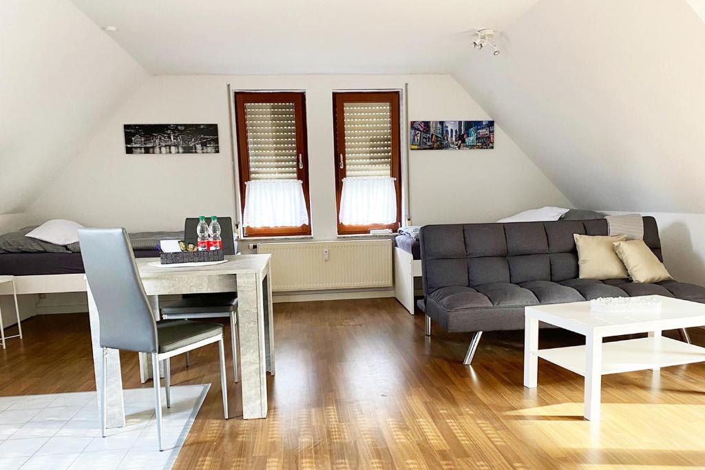 a living room with a couch and a table at Schönes 1 Zimmer Apartment mit Dachterrasse in Glauchau