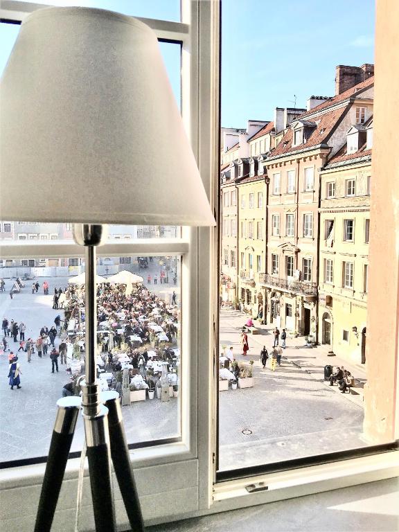 Nespecifikovaný výhled na destinaci Varšava nebo výhled na město při pohledu z aparthotelu