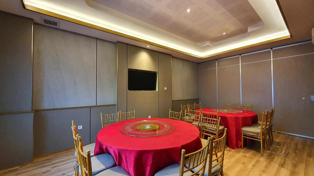 TV a/nebo společenská místnost v ubytování Classie Hotel