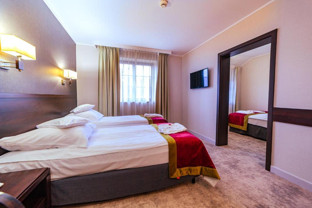 Posteľ alebo postele v izbe v ubytovaní Hotel Kryształ Conference & Spa