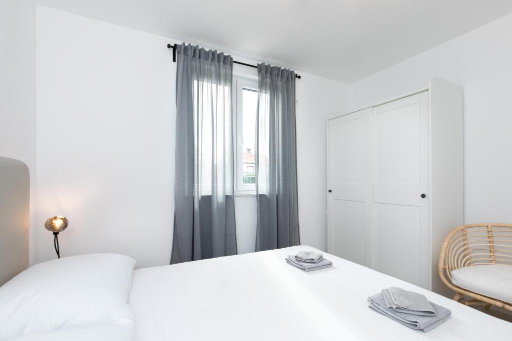 Łóżko lub łóżka w pokoju w obiekcie Sea Point Villa Ivan