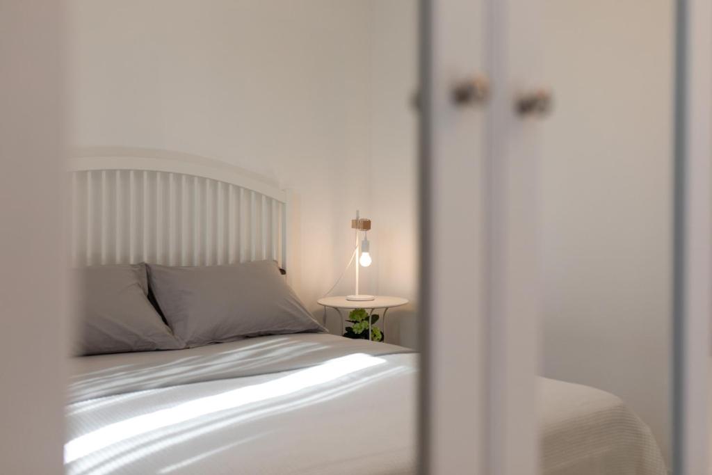 Łóżko lub łóżka w pokoju w obiekcie Sea Point Villa Ivan