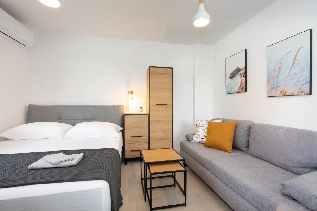 Łóżko lub łóżka w pokoju w obiekcie Sea Point Villa Ivan