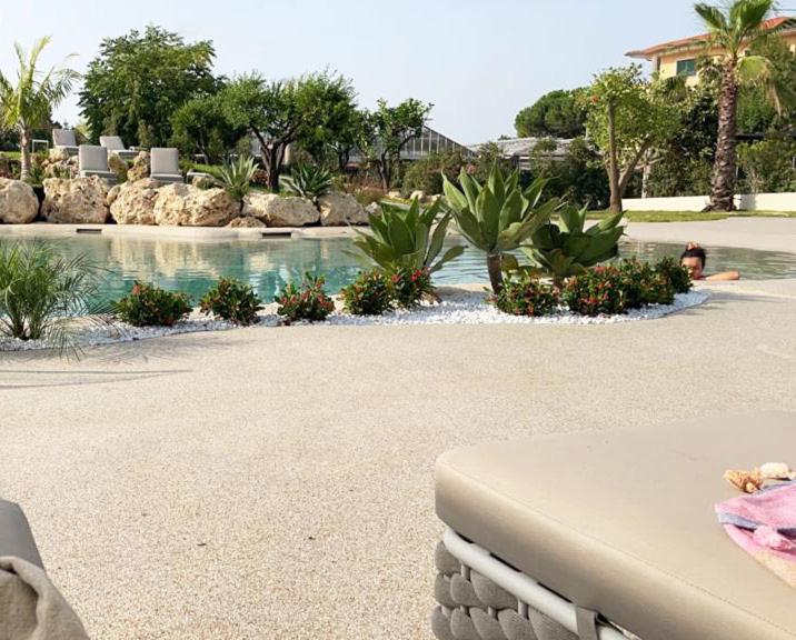 Bazén v ubytování Suite Hotel L'Oasi di Riaci nebo v jeho okolí