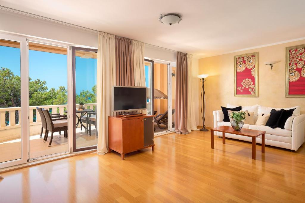 TV a/nebo společenská místnost v ubytování Hotel Villa Andrea