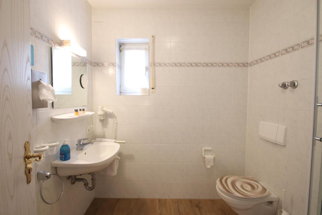 Koupelna v ubytování Hotel-Dörfler Garni