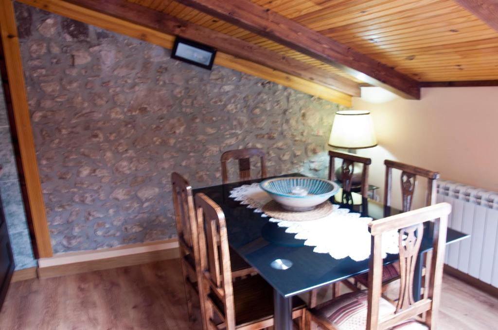 Łóżko lub łóżka w pokoju w obiekcie La casa del rebote