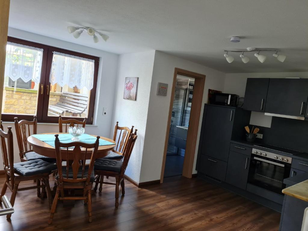 Kuchyň nebo kuchyňský kout v ubytování Haus an der Leukquelle