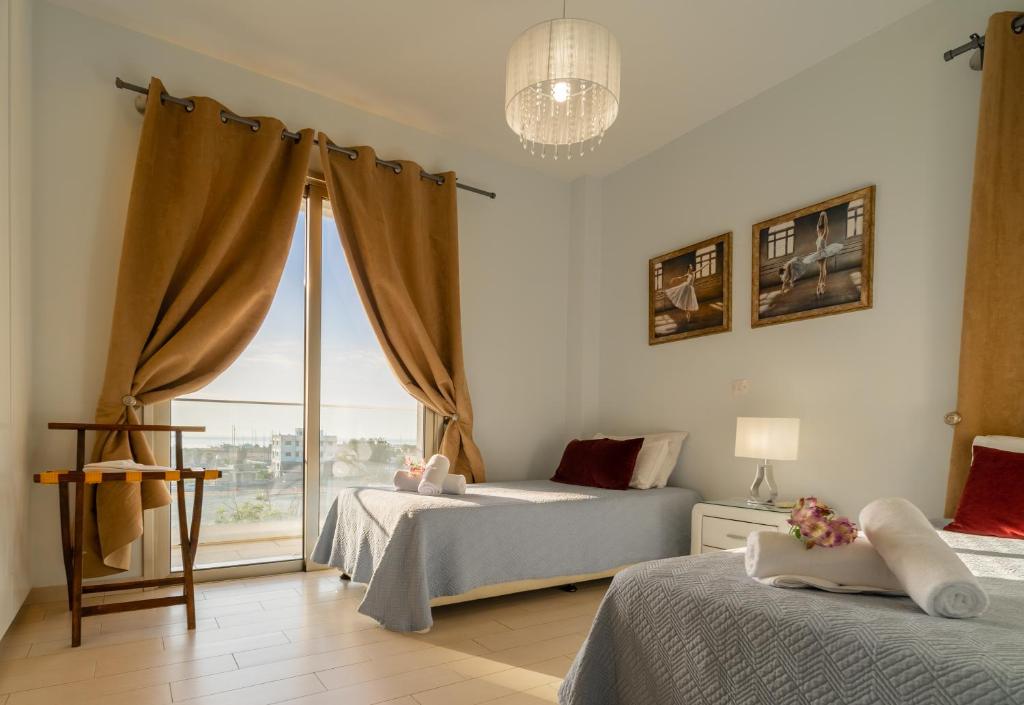 Postel nebo postele na pokoji v ubytování Mesogios House Suites