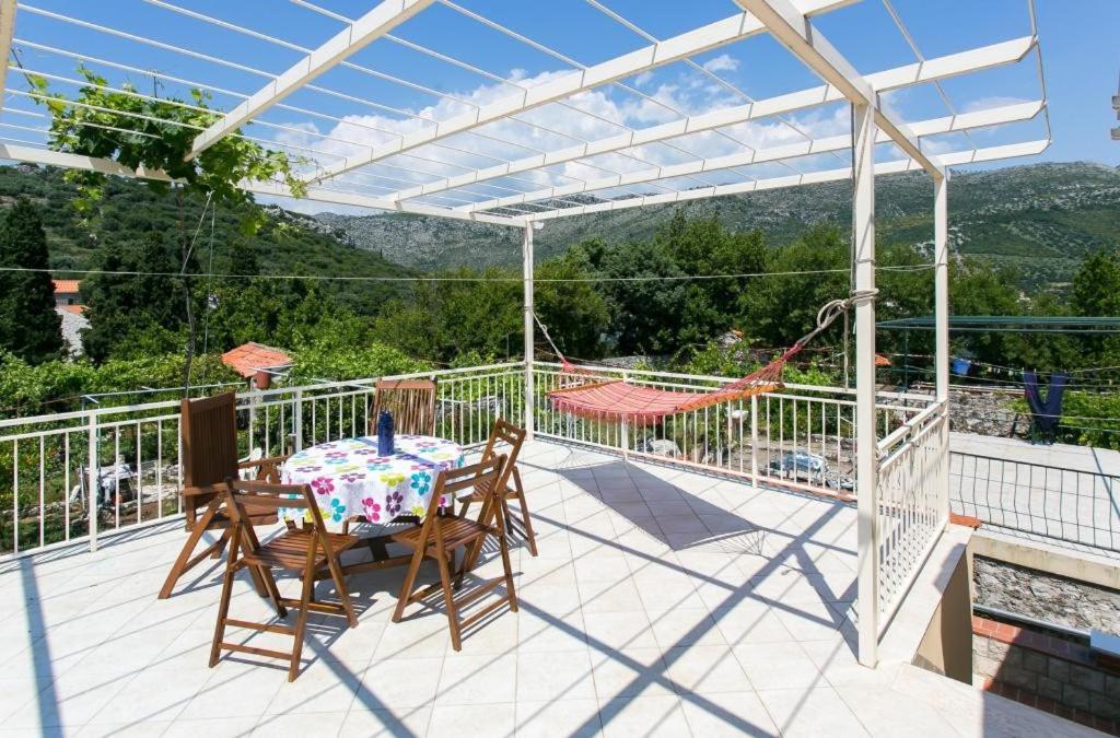Nespecifikovaný výhled na hory nebo výhled na hory při pohledu z apartmánu