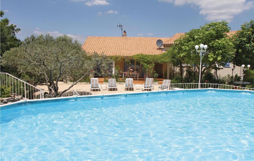 Bazén v ubytování Nice Home In Puy Saint Martin With 3 Bedrooms, Private Swimming Pool And Outdoor Swimming Pool nebo v jeho okolí