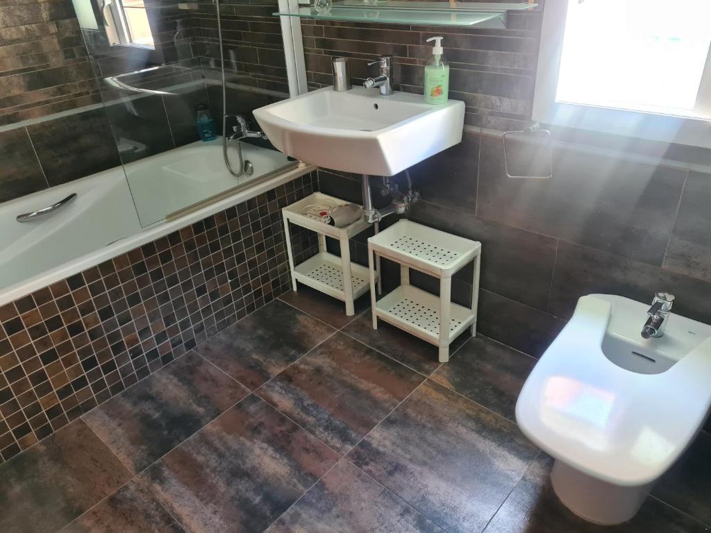 Łazienka w obiekcie Apartamento El Remo
