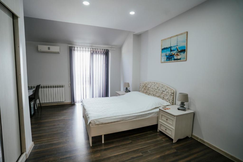 Postel nebo postele na pokoji v ubytování West Apart Hotel