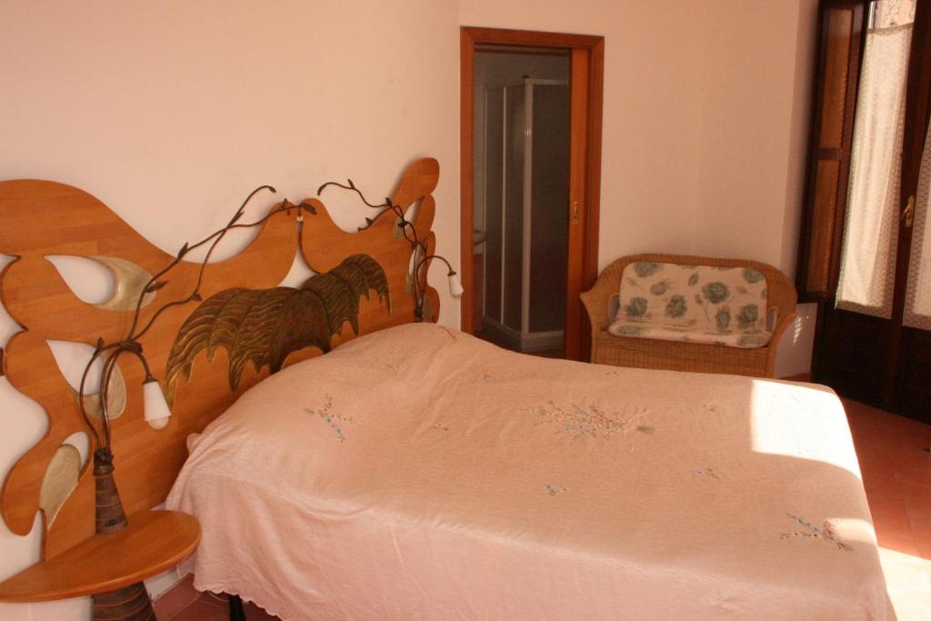 A bed or beds in a room at Casa della Conchiglia - Capri