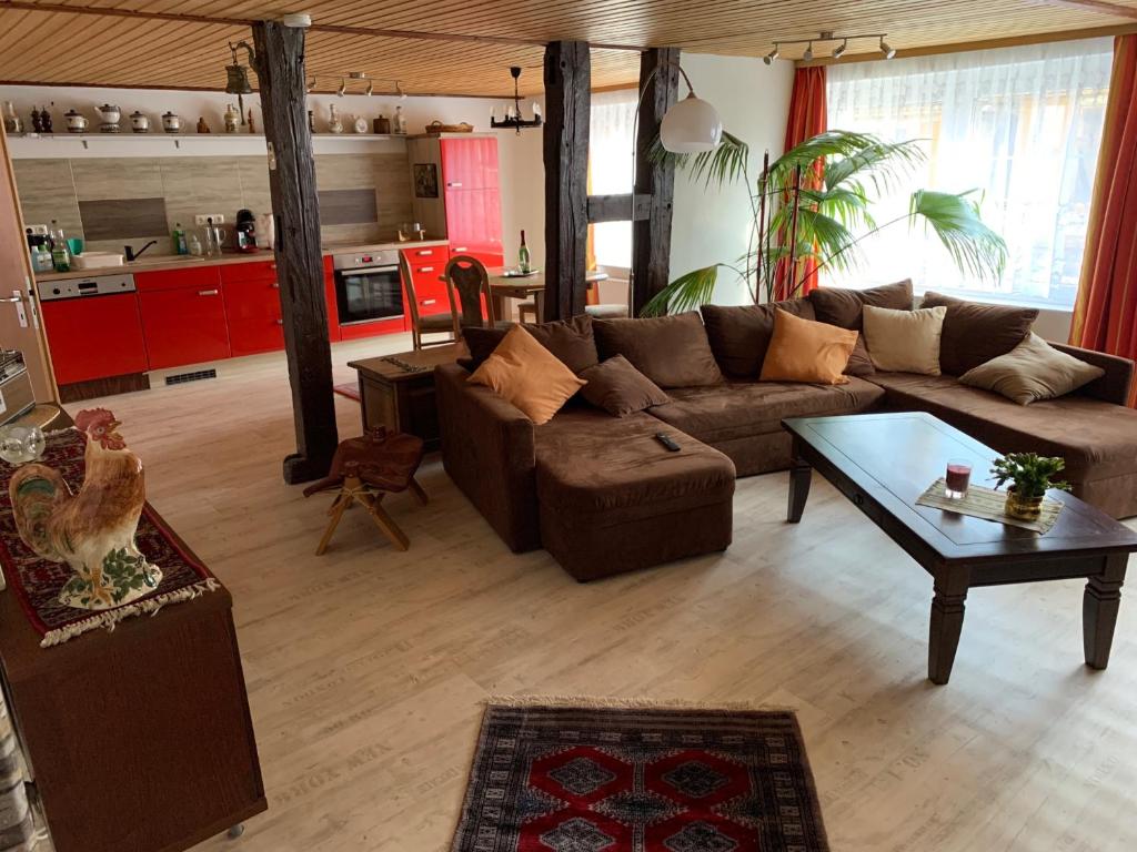 a living room with a couch and a table at Ferienwohnung Zur Glewe in Neustadt-Glewe