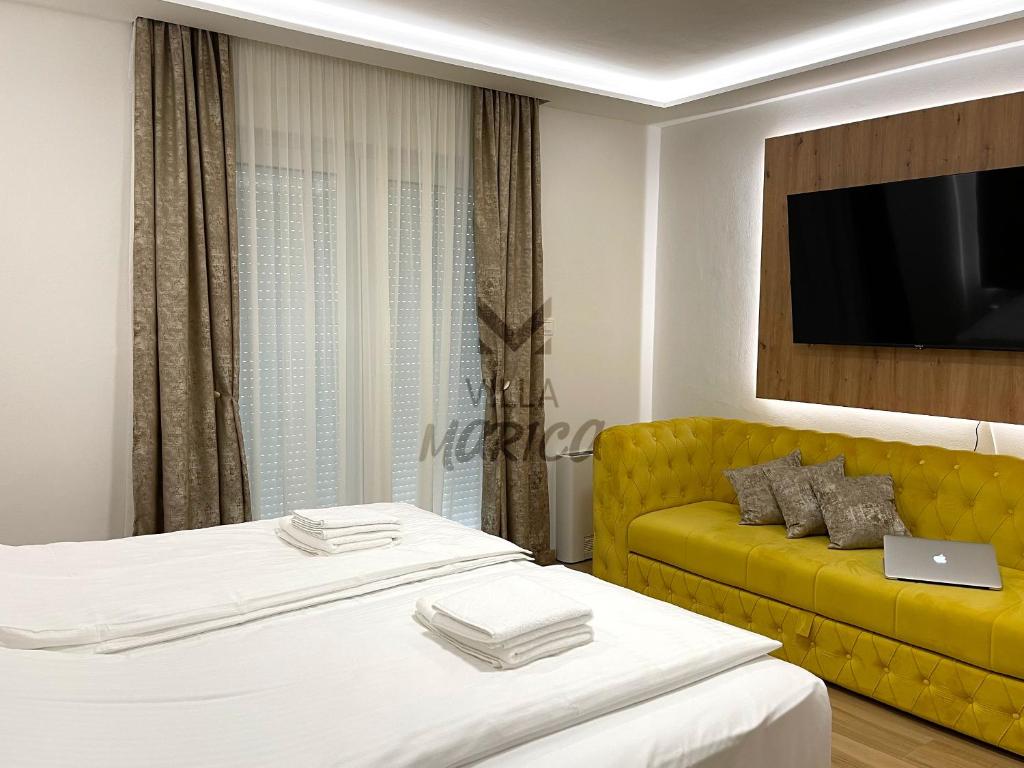 Ένα ή περισσότερα κρεβάτια σε δωμάτιο στο Villa Marica Šipovo