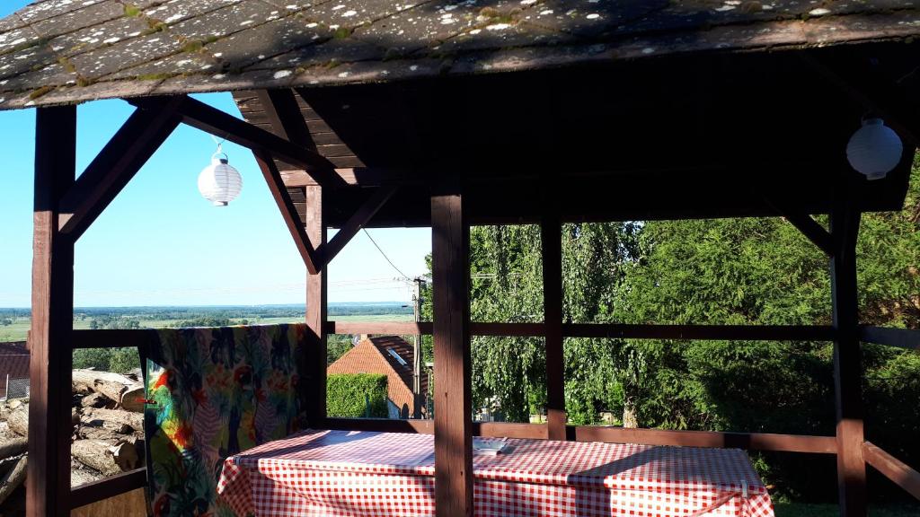 Balkón nebo terasa v ubytování Harsona Vendégház