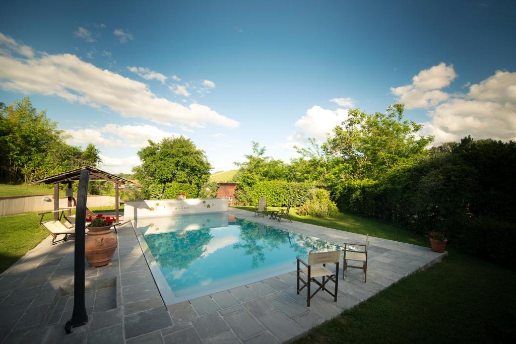 Bazén v ubytovaní Agriturismo Villa Le Vigne alebo v jeho blízkosti