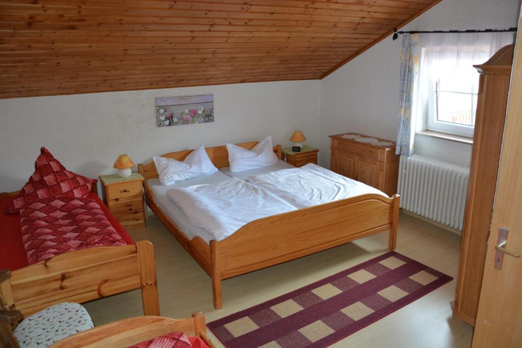 Postel nebo postele na pokoji v ubytování Alpenblick