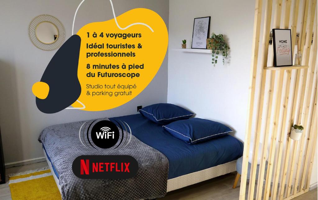 a bedroom with a bed with a sign on the wall at Studio à 8 min à pied du Futuroscope – 1&#47;4 pers in Chasseneuil-du-Poitou