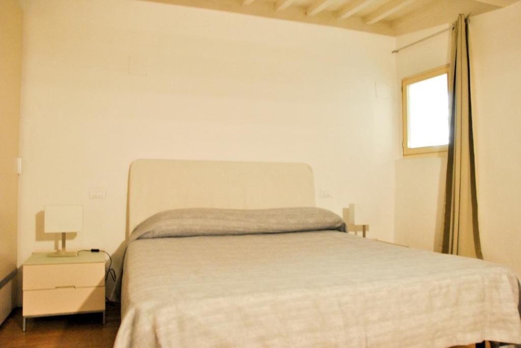Een bed of bedden in een kamer bij Home of Piero