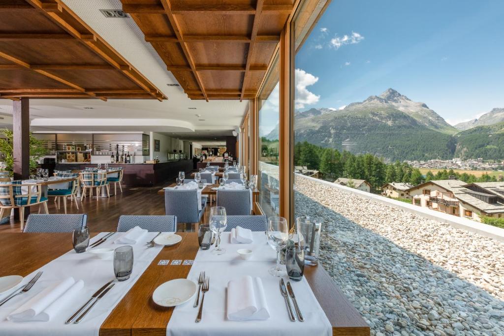 Nespecifikovaný výhled na hory nebo výhled na hory při pohledu z hotelu
