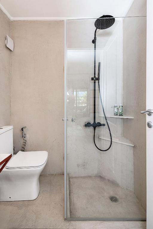 Kúpeľňa v ubytovaní Unique solar penthouse with jacuzzi and sauna in central Athens