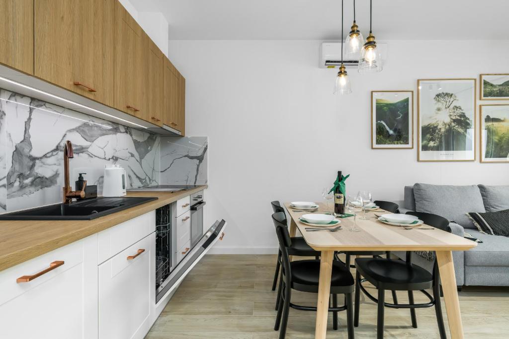 Kuchyňa alebo kuchynka v ubytovaní Apartments Na Podgórniku by Renters Prestige