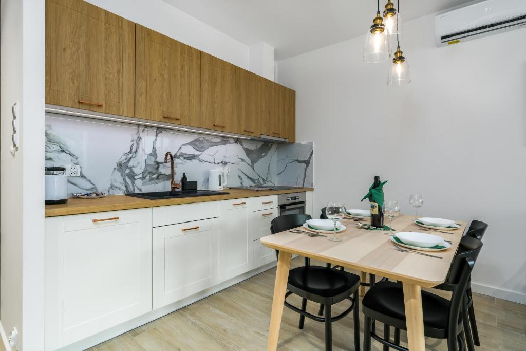 Kuchyňa alebo kuchynka v ubytovaní Apartments Na Podgórniku by Renters Prestige