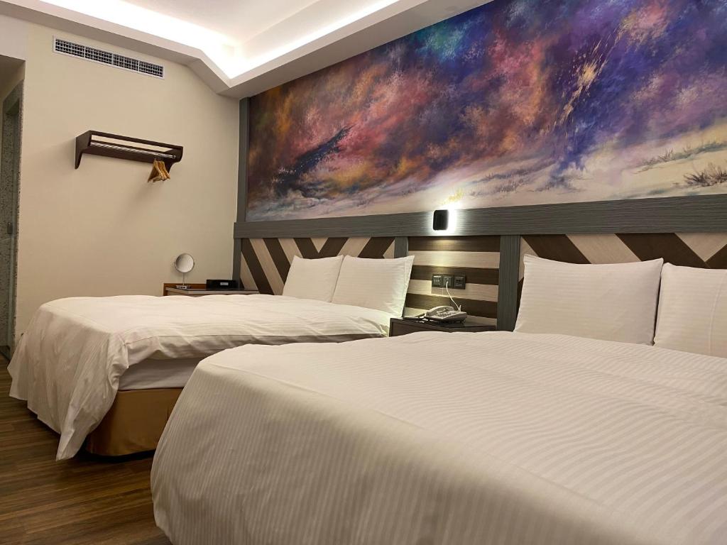 Una cama o camas en una habitación de Weifeng Boutique Business Hotel - Zhanqian Branch